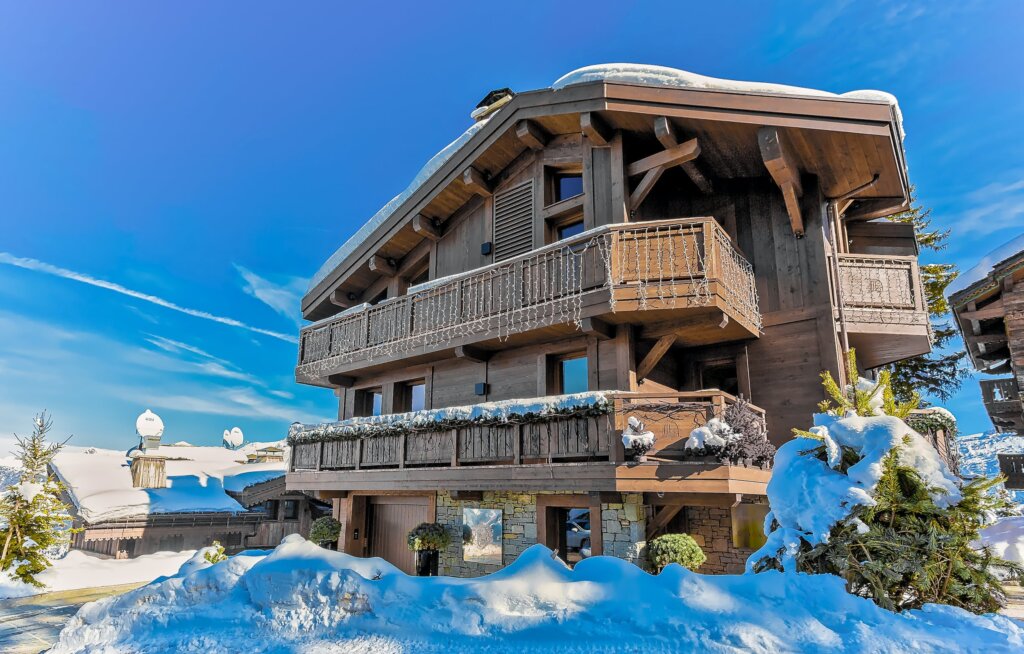 The Luxe Chalet Experience in Courchevel 1850: A Curated Lifestyle Guide
