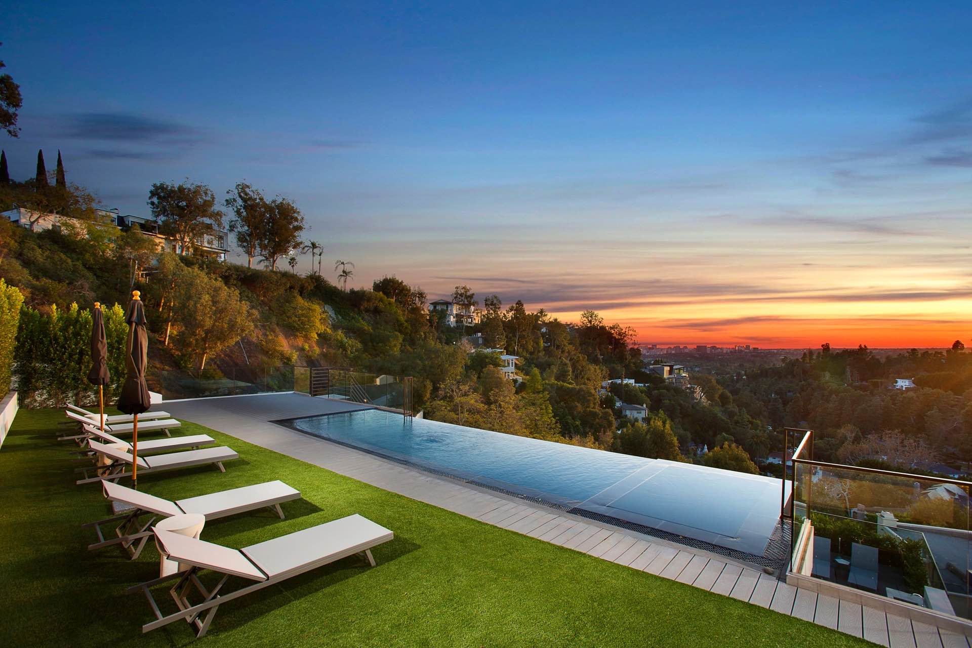 Private hilltop estate with panoramic views over Los Angeles
