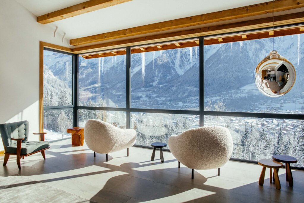 Chamonix in Style: A Comprehensive Luxury Guide for the Discerning Chalet Guest