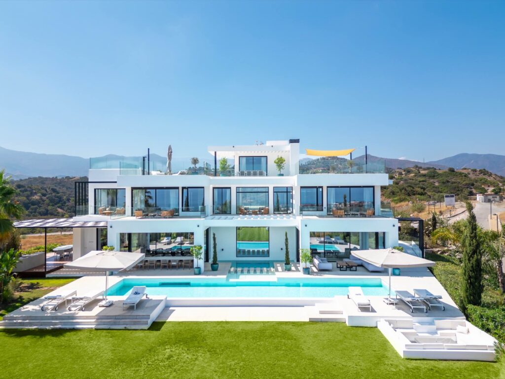 Eagle’s Crown Hill Top Villa